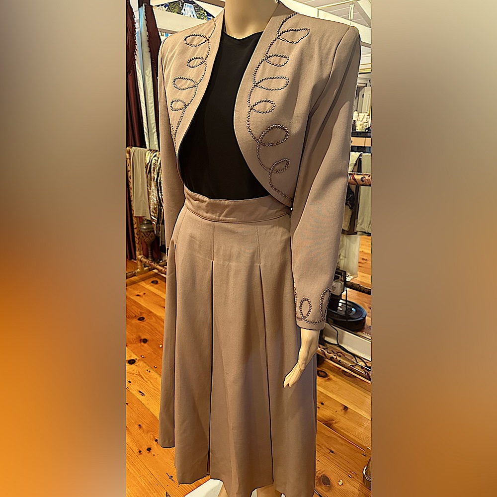 VTG Clichy 2pc Small Sz 8 elegant gold embroidered Skirt Bolero Jacket Set
